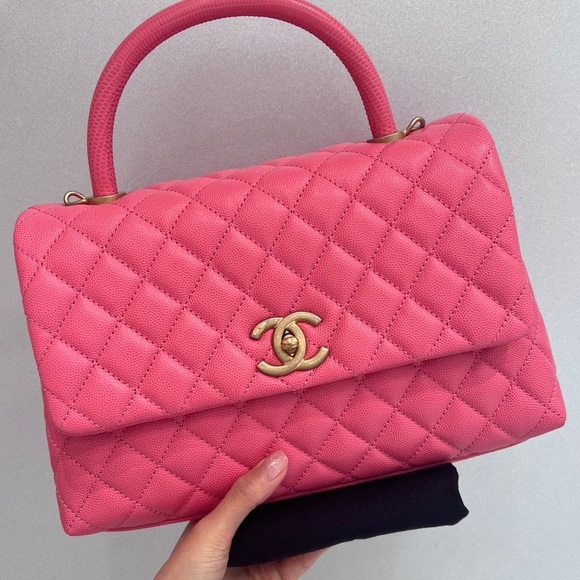 Chanel coco handle medium pink caviar aged gold hardware